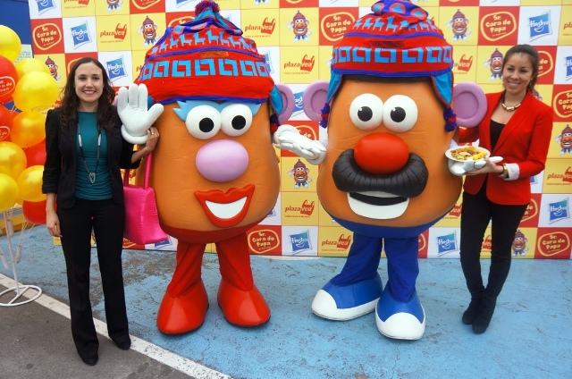 Bibiana Uribe, Gerente de Marketing de Hasbro y Maria Pía Seperak, coordinadora de Marketing de Hasbro.